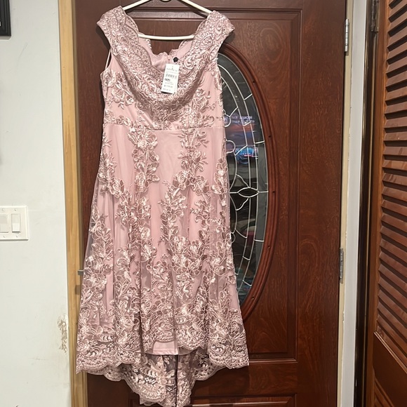 Brand New Quiz Pink Embroidery- high/low- off shoulder - Picture 2 of 5